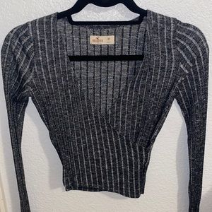 Hollister cropped long sleeve, size XS